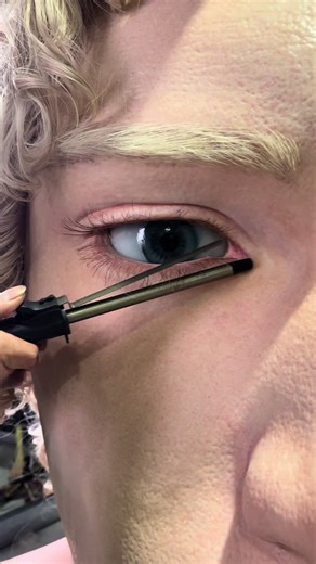 Wow that’s so handsome and giant man#handsomeboy #waxfigure #art #artist #hairstyle