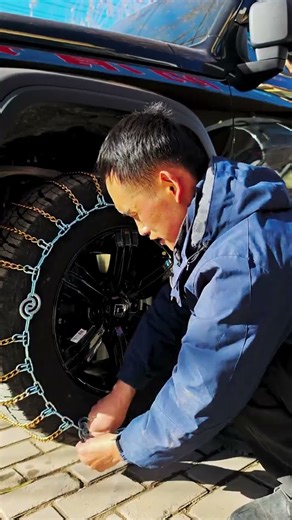 These 11-series snow chains are even easier to install without a jack