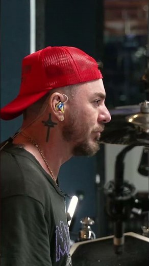 Shannon also has no idea that Chad Smith is in the studio #drumeo #shannonleto #chadsmith