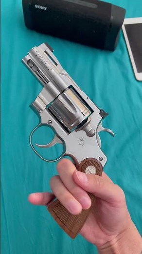 Colt Python 2.5” with Wilson Combat Sights