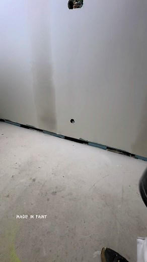 Dernière vidéo de ratissage du sous-sol, deuxième passe d’enduit croisés avant ponçage et peinture. Petite vidéo YouTube tuto ponçage dimanche 14h Enduit mildecor disponible sur mildecor.fr lien et code promo sur mon profil #travaux #enduit #asmr #satysfying #artisant #peintre #preparation #chantier #peinture #reno #renovation #artisana #artisanat #prepa #peintreenbatiment #enduit #mildecorshop #ParfaitLiss #artisanat #artisan #batiment #asmr | Alexis Breuil