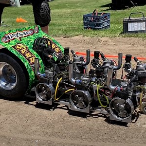 A custom built 6 engine remote control car that's an actual beast @The R/C Dungeon | Supercar Blondie