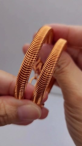 Turn springs into bracelets, do you believe it? Wire jewelry #handmade #diy #shortsvideo