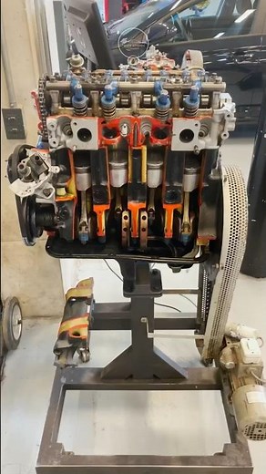 How an internal combustion engine works 😱