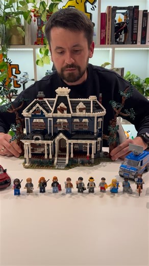 More details of 2026 Stranger Things LEGO set! Thank you LEGO group for sending me this set for the review! Icons series set #11370 The Creel House would be released on January 1st, 2026. It consists of 2593 pieces and costs 299.99 USD / 279.99 EUR / 1279.99 PLN. Set contains 13 Unique Minififures. It comes with GWP #40891 WSQK The Squawk Radio Station which comes with 2 unique Minifigures of Joyce Byers and Jim Hopper. What I like: - You’ll probably say I’m wrong, but this set is unmatched – it