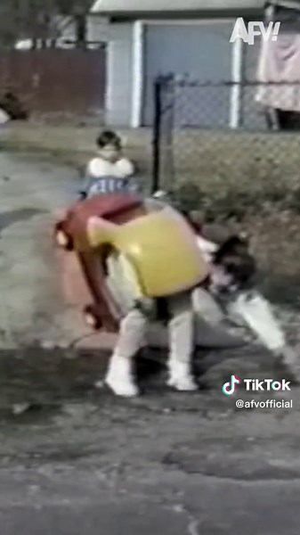 Are you a true 90’s kid?! You might recognize these retro #AFV clips from 1990 📼👀 #flashbackfriday #videosfromthevault #retro #90s #90skids #funnyvideos