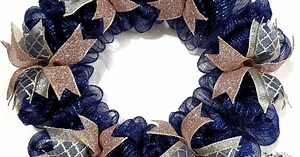 How To Make a Deco Mesh Bubble Wreath Tutorial DIY