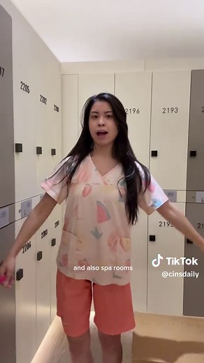 24 hour spa in Shanghai! If you’ve never been to one, you’re fully missing out 😭 the whole place is heated too so it feels like living in a big hug 🥹 One of the BEST things I was looking forward to in shanghai was their 24hr spas where general entry includes unlimited fruits, drinks & icecream 🍉🧃🍦 It’s jam-packed with everything you’d ever need to relax 😩 you can take a shower first then hit the sauna, arcade, restaurant, cinema, mahjong rooms, napping/resting cubby areas, rooms where you 