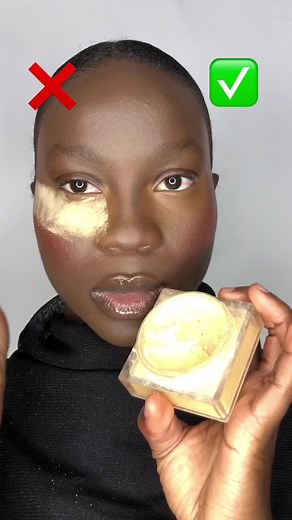 The right and wrong way to apply setting powder. #makeuphacks #makeupdosanddonts #dosanddonts #fyp #makeuptips