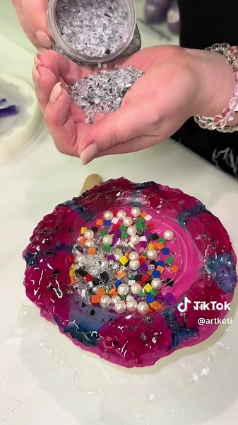 Confetti Shaker Inside the Resin✨#resin #resindubai #resinartist #resinabudhabi #resinuae
