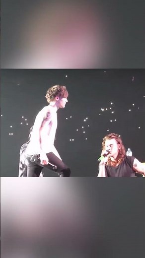 One Direction: Iconic Lilo waterfight 🥺 Subscribe for daily 1D videos! #onedirection #1dtiktok #1d