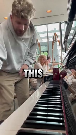 Free opera in the cafe #amazingvideo #opera #cafe