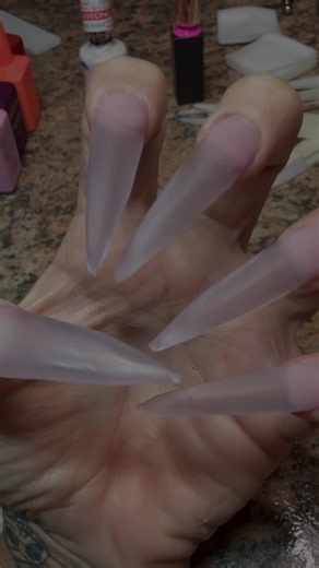 Let’s take these off and get a new set on and let’s talk about clear acrylic application. #ClearAcrylic #AcrylicApplication #TeachingNails #AcrylicNails