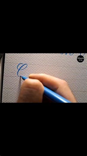 ✨ Tips for Calligraphy Beginners ✨ 1️⃣ Start with the right tools – smooth paper & a simple brush/dip pen. 2️⃣ Learn basic strokes first (thin up, thick down). 3️⃣ Practice slowly & daily – 10 minutes is enough! 4️⃣ Use guidelines to keep letters even. 5️⃣ Don’t rush—calligraphy is art, not just writing. 6️⃣ Copy to learn, then create your own style. 7️⃣ Remember: consistency > perfection 🌸 Keep practicing and enjoy the process 💜 | Calligraphyisfun Calligraphyisfun