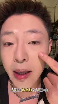 What kind of powder compact should I choose to make my makeup look good both in settin