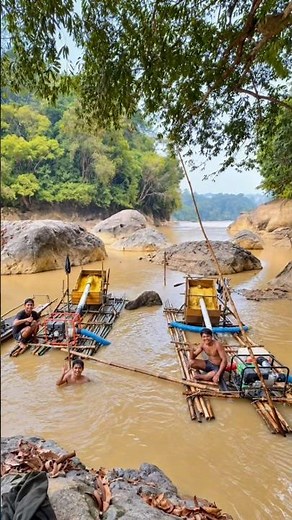 GOLD MINING IN RIVER #dredging #miningsites #treasuresearch #sluicebox #goldprospecting #goldminer