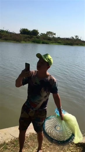 catching fish in dry season #fishing #net #fishinggear #fyp