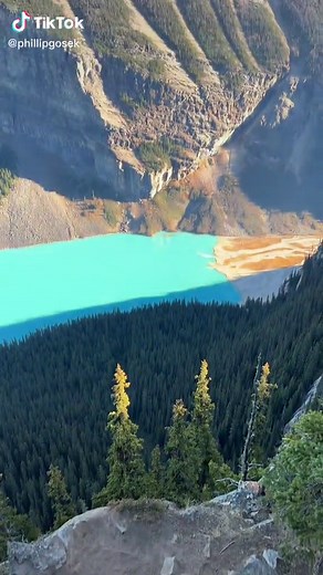 #banff #canada #lake #travel #louise | Beautiful Places
