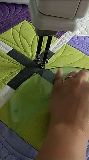 123K views · 1.1K reactions | Curved Ruler Quilt Flower Visual Tutorial by Quilting Curve Studio Sam Alberts #quilting #rulerquilting | Quilting Patterns & Tutorials | Facebook