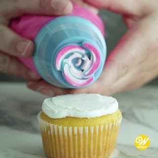 Learn how to pipe buttercream flowers with the Wilton Easy Blooms Piping Tip Set to decorate cakes, cupcakes and other desserts. The set includes four versatile decorating tips to create buttercream flowers with just one squeeze. Check out these helpful tips and watch the full video here: http://bit.ly/30VynN3 HELPFUL TIPS - Use stiff consistency icing to create well-defined flower - Use a 16 in. piping bag and avoid overfilling it with icing - Squeeze lightly to form a solid base. Using more pr