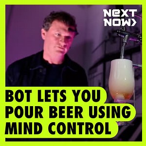 Hands-free tagay? Posible ‘yan sa robot na si Homer, na kaya basahin ang iyong isip at punuin ng beer ang iyong baso! Kung paano ‘yan gumagana, alamin sa video! #NextNow | GMA News