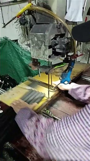 Rapid Cutting of Rubber Plastic Tubes into Small Pieces using an Automatic Cutting Machine