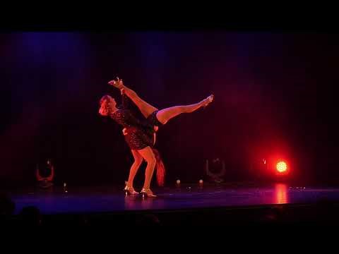 The Magic Pearls - Mesmerizing Female Illusion Show