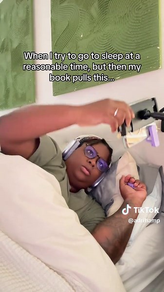 At this point, it’s 5am and I might as well pull an all nighter to finish the book. 🙃#booktok #fyp #kindlegirlie #viral #readbooks