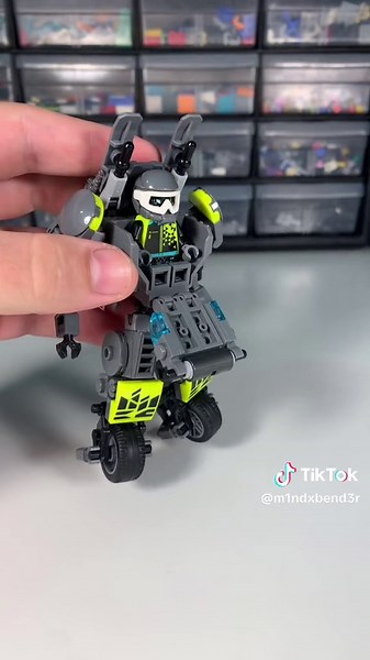 Normalize giving mech suits really impractical weapons. #lego #mecha #ninjago #moc #afol #cyberpunk #youtube #legostarwars