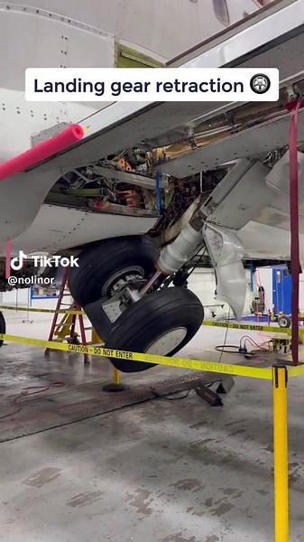 Understanding Landing Gear Mechanisms in Aviation