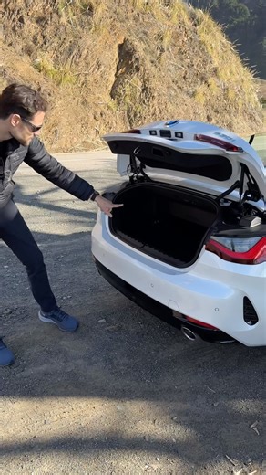 💡Hidden wind deflector installation for the BMW 4 Series Convertible, good storage idea, isn’t it? #bmw #bmw4series #bmw4seriesconvertible #bmw4er #bmw4seriescabriolet #cabriolet #cabriolets #convertibles #convertible #bmwlife #bmwfans #bmwlove #bimmerslove #bimmerslife #bimmer #bimmers | Autogefühl