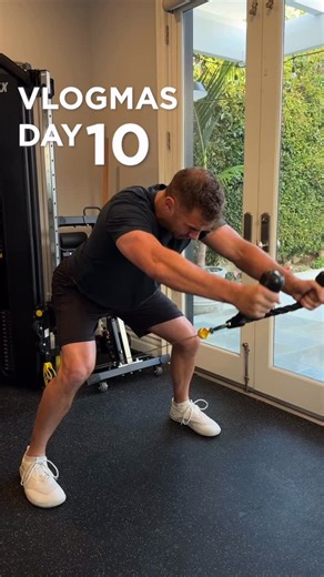 Lewis Howes on Instagram: "Let’s finish the year strong! Vlogmas day 10 @greatness 🚨 🏋️‍♂️ 🎙️ 🤾‍♂️ 🎄 #vlogmas #vlog #christmas #grateful"
