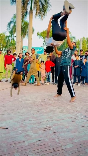 Check monkey backflip public reaction 😱💪🔥 #viralvideo #flip #publicreaction #parkour #stunt