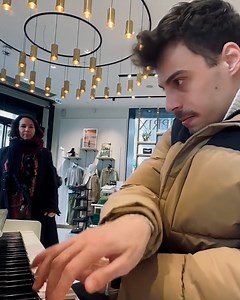 Casually singing one of the most difficult opera songs in the world 🤯 | UNILAD Sound