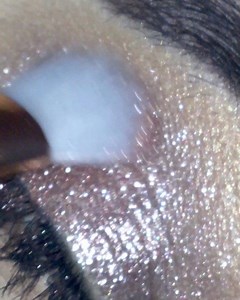 4.3K views · 165 reactions | Applying sparkling Rose all over the lid ✨ * this is not a glitter it is a pure mineral pigment Direct link to product is https://www.sarazaar.com/products/high-shine-foil-pigment-sparkling-rose?_pos=1&_sid=d211da7e3&_ss=r | Sarazaar Cosmetics | Facebook