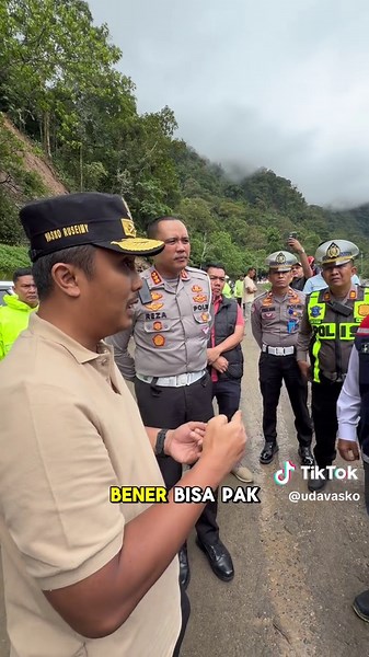 Mulai tanggal 16 kita upayakan jalur lembah anai bisa dilalui kendaraan roda 4. Segala upaya kita maksimalkan, kordinasi yang baik antar seluruh stake holder pemerintah dibutuhkan untuk mempercepat dan memperlancar proses penanganan. kami ingin lakukan yang terbaik untuk masyarakat, agar roda ekonomi perlahan segera bisa berjalan. Terimakasih kepada seluruh pihak yang bekerja dengan hati, terlibat siang malam, demi ranah minang tercinta. #vaskoruseimy