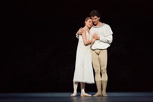 Take a pause from your newsfeed and enjoy this beautiful ballet break – the iconic balcony scene from #RomeoandJulietNBC. | The National Ballet of Canada