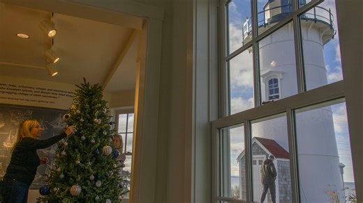 Cape Cod lighthouse photo shoot takes advantage of window light