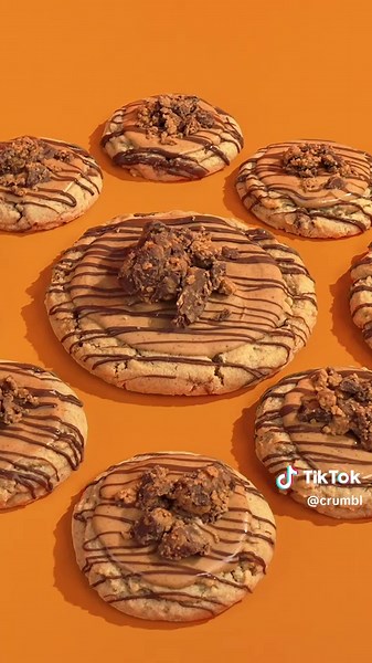 🎄 THE COOKIE THAT STOLE CHRISTMAS (NEW) | 🎁 HOLIDAY RED VELVET SANDWICH COOKIE (NEW) | 🥛 EGGNOG TRES LECHES CAKE | 🍫 CHOCOLATE CRUMB COOKIE FT. OREO | 🥜PEANUT BUTTER CUP COOKIE FT. REESE’S | 🔴 CANDY CANE BROWNIE COOKIE | 🍪MILK CHOCOLATE CHIP COOKIE #Crumbl