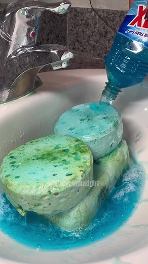 Satisfying Sponge Squeezing ASMR | CleanTok Therapy