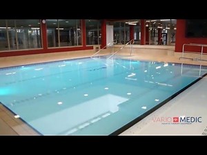 Movable floor for therapy pool