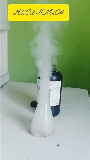 Potassium permanganate and hydrogen peroxide reaction👩‍🔬#chemistry (H2O2+KMnO4)#practical