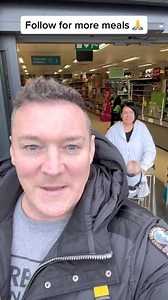 396K views · 4.3K reactions | mums making mac and cheese on a budget and dad loves it #food #foodie #foodreview | Right Guys Reviews | Facebook