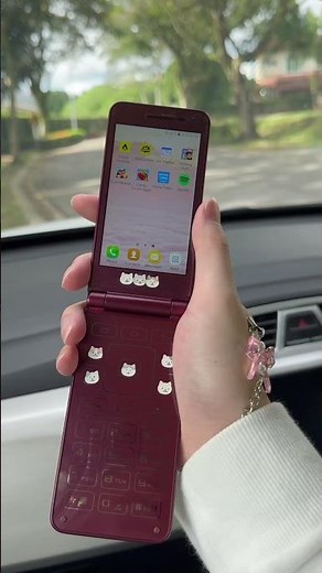 POV: using a flip phone is 2025 😭 #flipphone #y2k #retro