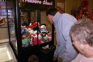 How To Win At The Claw Machine: Proven Tips For Winning At Amusement Park Crane Games