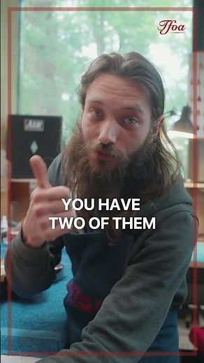 🎸 How to change guitar strings using locking tuners?