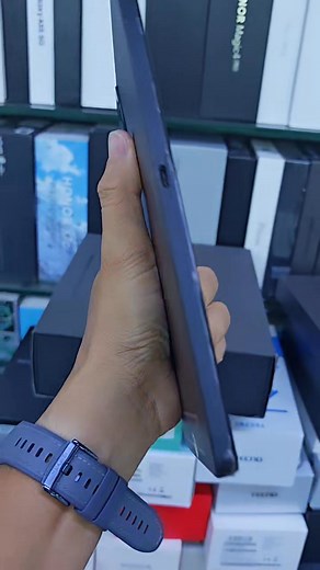 9.2K views · 122 reactions | Lenovo Y700 Wifi 12G 256G 99% = 285$ Chip set SD 8Gen3 Refresrate 165Hz Free Case charger Screen 093 333 543 067 333 543 | Hakly Black Store | Facebook