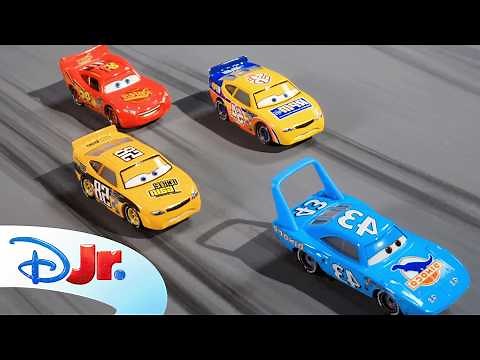 The Ultimate Piston Cup Race! 🏁 | Lightning McQueen vs. Strip Weathers | Pixar Cars | ‪@disneyjr‬
