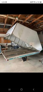 Clamshell trailer lift shocks