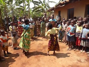 12K views · 377 reactions | Schaut mal was unsere Kollegin Bettina letzte Woche in unserem Projekt in Burundi erlebt hat :-) ! Teilt das Video und lasst eure Freunde an dieser Lebensfreude teilhaben! #IchbinPate | World Vision Deutschland e.V. | Facebook